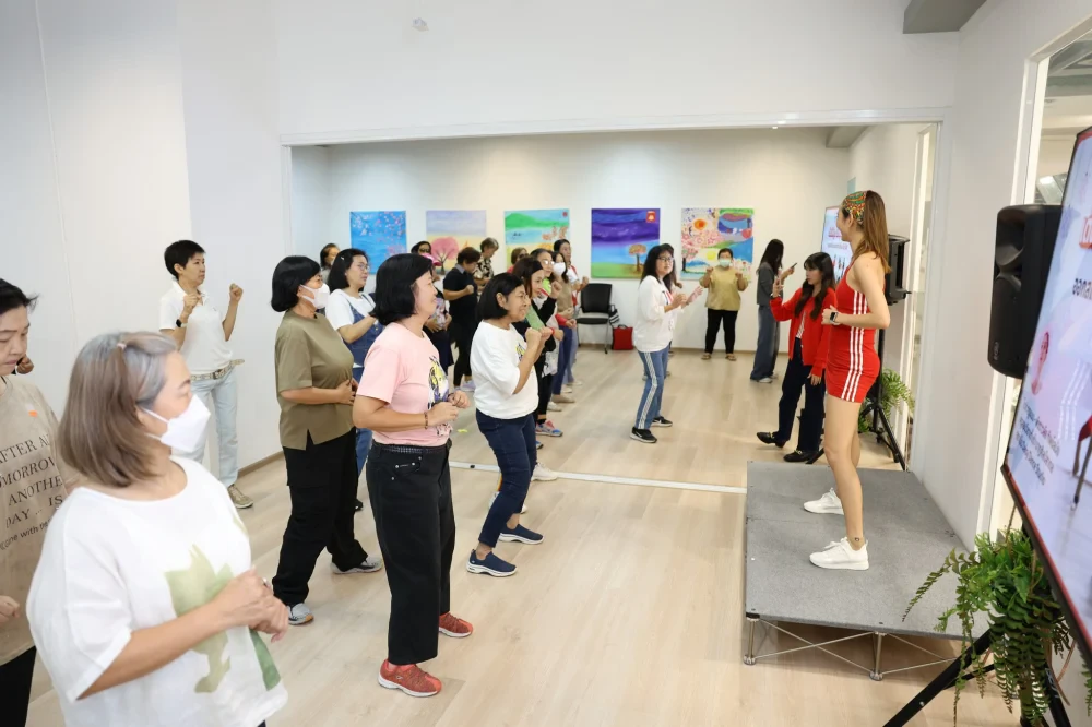 Dance to the Beat, Never Stop for Good Health: Jaymart Senior So Smart in collaboration with Huawei and Young Happy